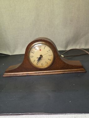 Vintage General Electric Model 3H06 12" Wide Wooden Mantle Clock
